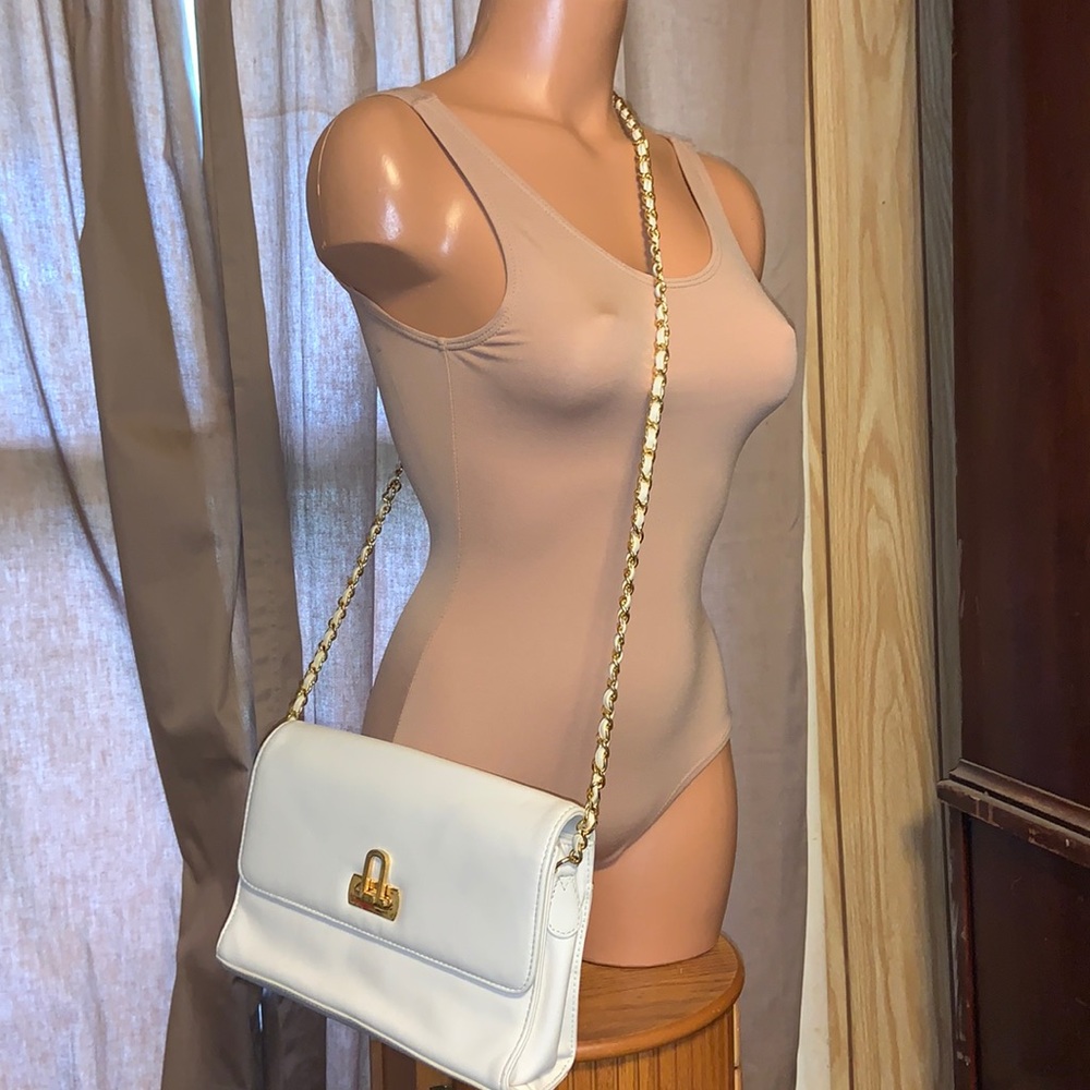 Lord & Taylor Vintage ivory white leather shoulder Crossbody with chain strap. - Picture 3 of 11